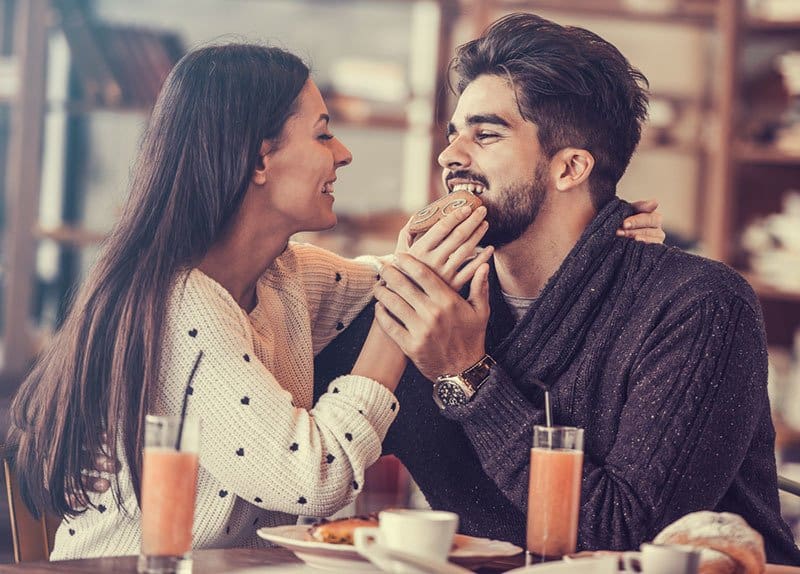 7 Thoughts Every Man Has When He Meets The One