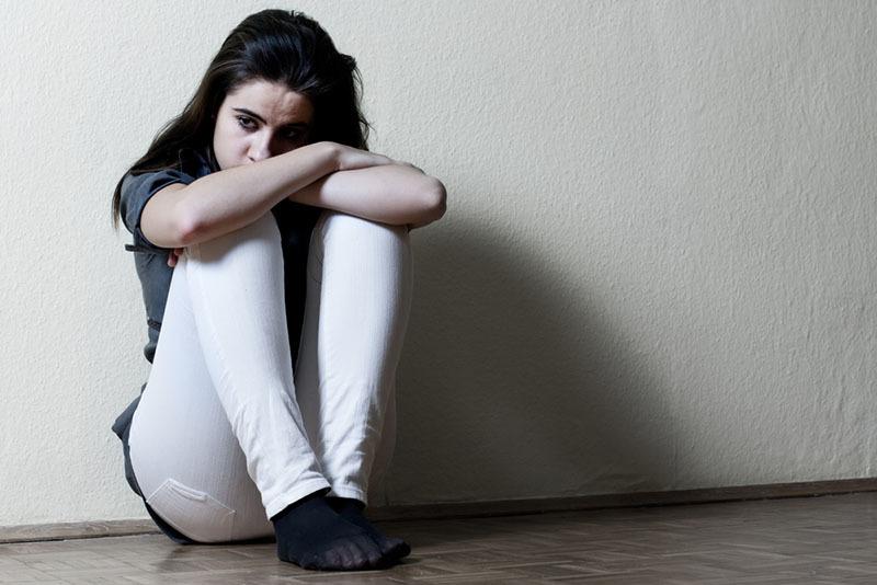 10 Things That Make Him Think She’s Desperate