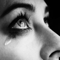 close-up photo of crying woman