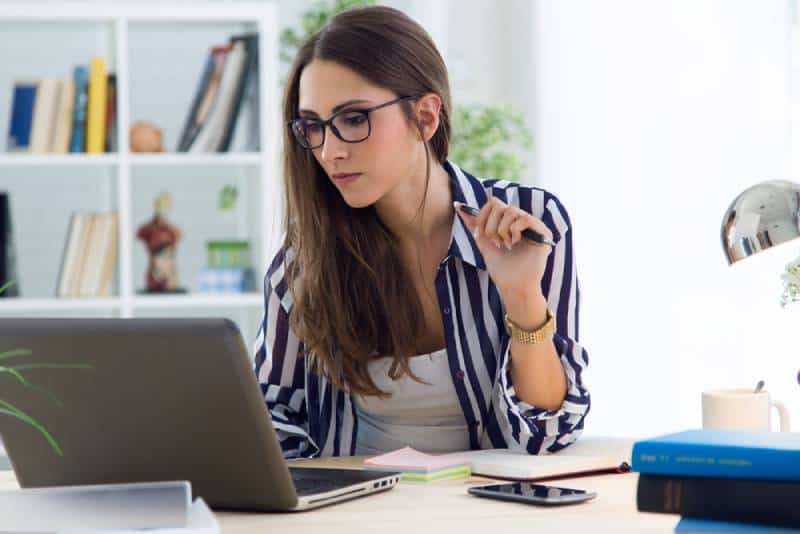 Portrait of beautiful young woman working in the office