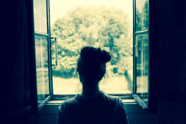 6 Painful Reasons Why He’s Still Keeping You On The Down-Low