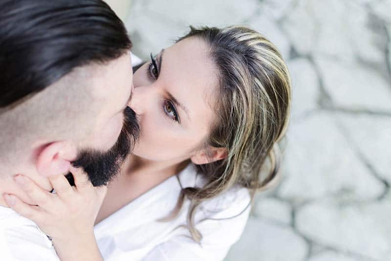 I 10 peggiori errori nel baciare che rovinano completamente l'umore