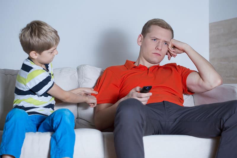 10 Alarming Signs You Are In A Relationship With A Freeloader