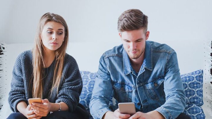 6 señales inequívocas de que está flirteando online