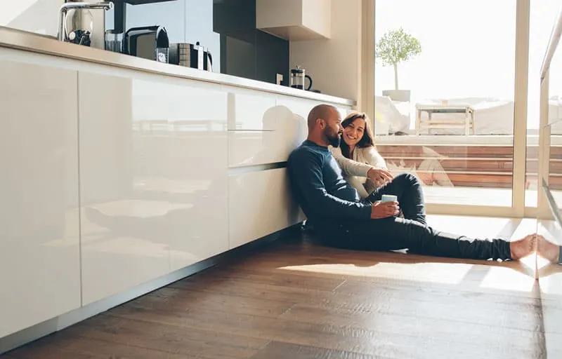 10 Alarming Signs You Are In A Relationship With A Freeloader