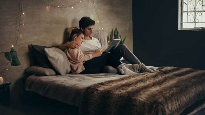 40 Short, Romantic Bedtime Stories For Your Girlfriend