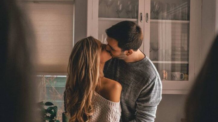 5 Things A Man Does If He’s Madly In Love with You