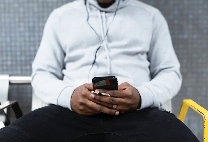 10 Texts Guys Send That Have Secret Meanings (Don't Fall For Them!)