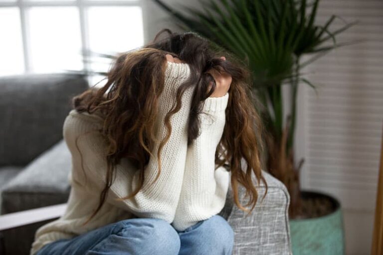 6 Things You Should NEVER Be Caught Doing With Your Ex