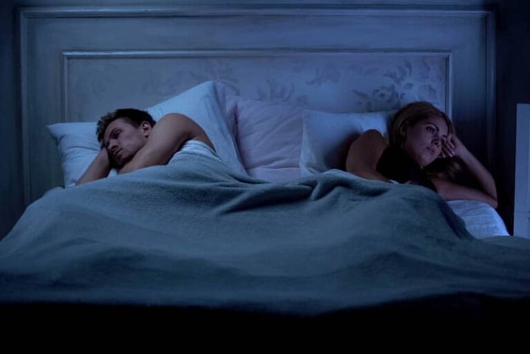34 Signs He Doesn't Love You Anymore (Or Want You Either)