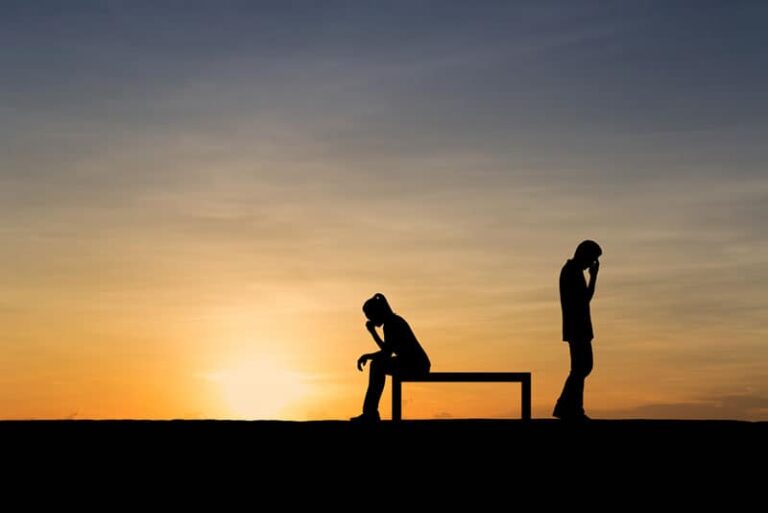 5 Disturbing Ways In Which A Controlling Partner Deceives You