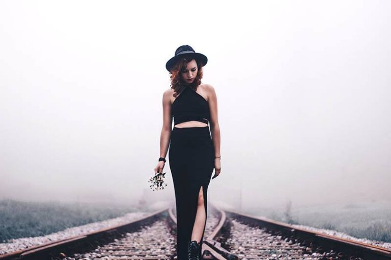 the woman sets the railroad