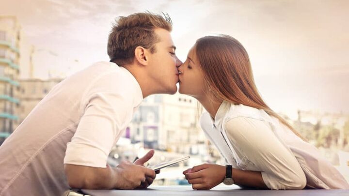 9 Things All Good Kissers Have In Common