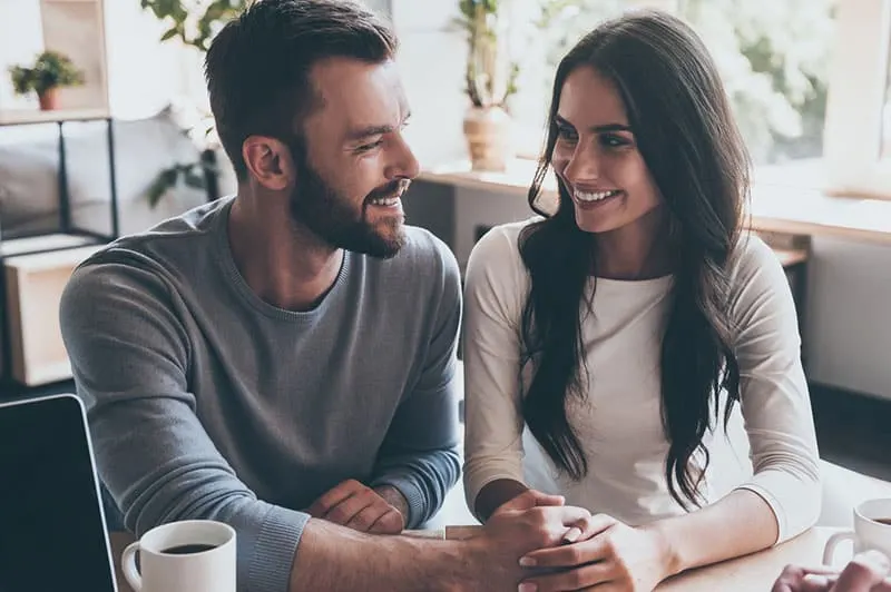 Never Push Away A Girl Who Does These 7 Things For You
