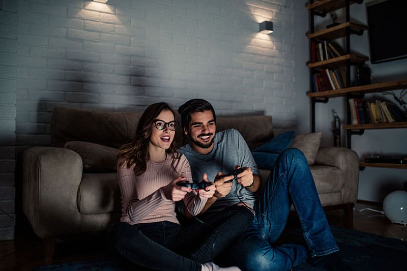 Top 10 Fantastic Reasons Why You Should Absolutely Date A Gamer