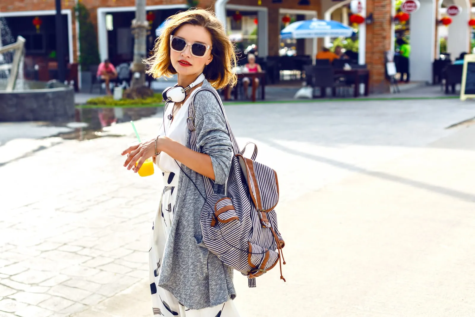 Summer sunny lifestyle fashion portrait of young stylish hipster woman