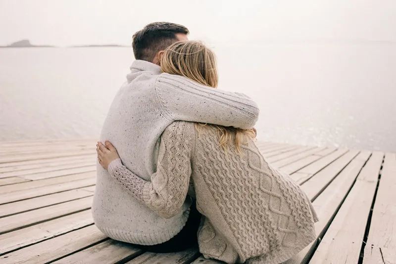 couple hugging on the pier