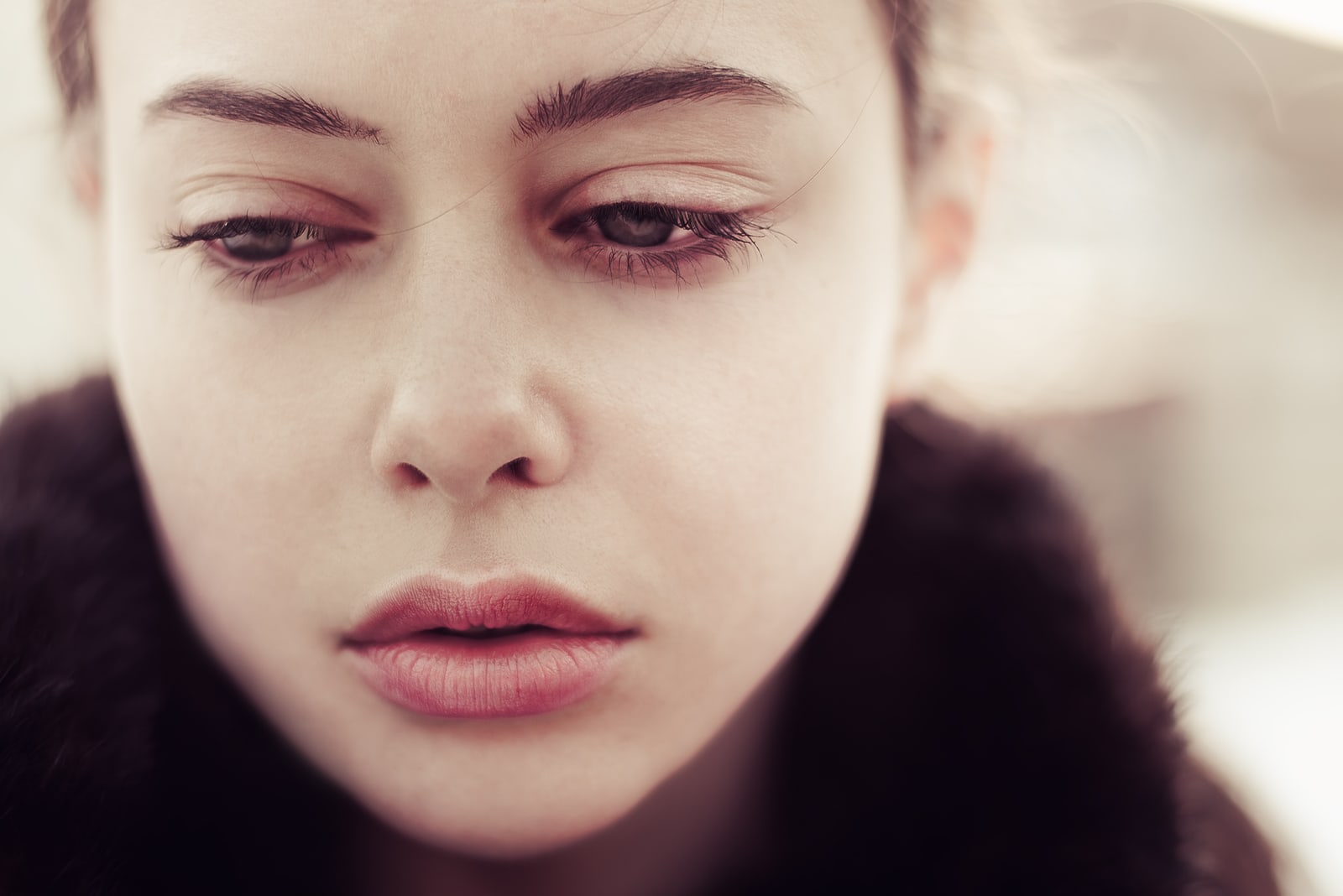 retrato de una hermosa chica triste