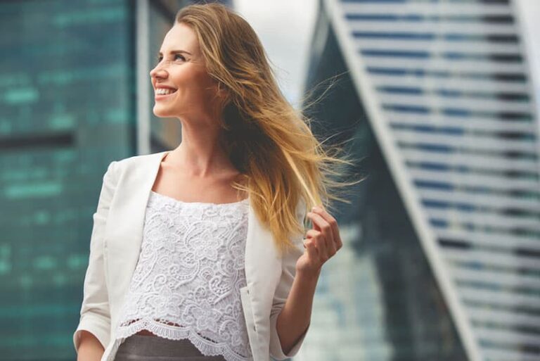 Portrait of a beautiful business woman