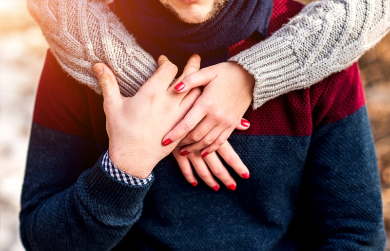 6 Scientifically Proven Benefits Of Holding Hands & 10 Things It Says About Your Relationship