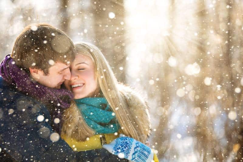 una pareja encantadora en winter park