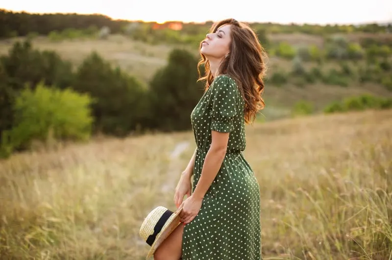girl in nature with hat