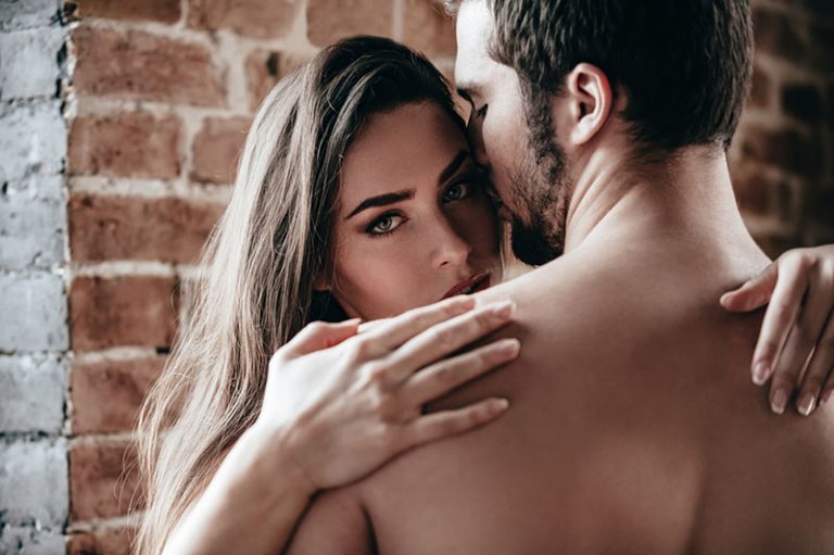 jelaous woman hugging a man