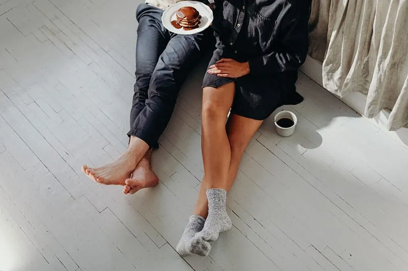 Relaxec couple having breakfast on the floor