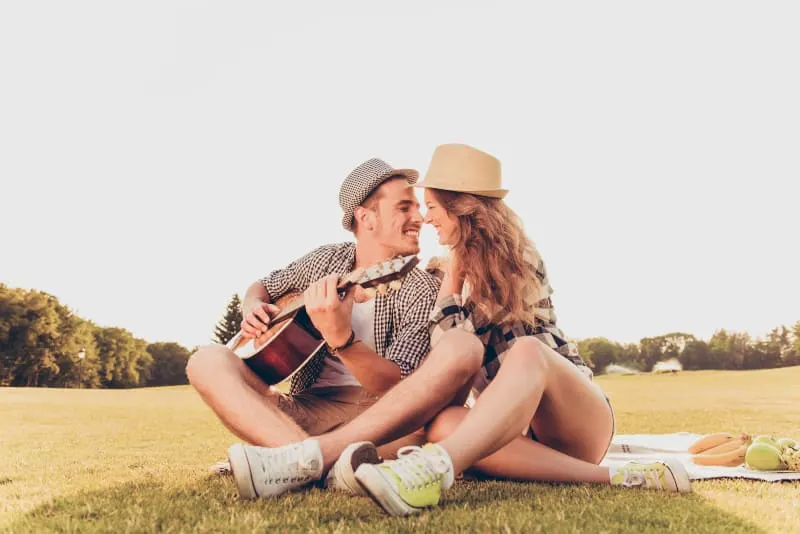 couple in love at a picnic