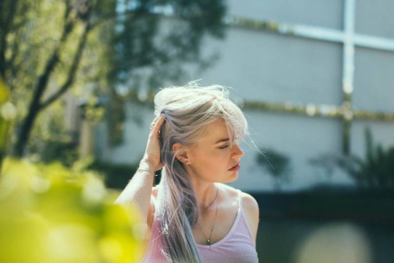woman put her hand on head and look thoughtful