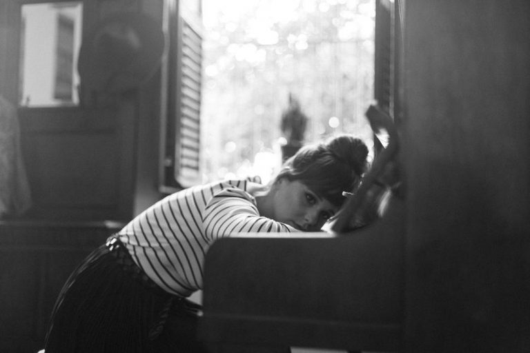 a sad woman at the piano
