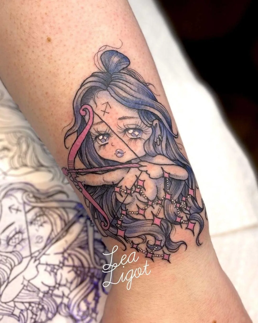 blue haired girl pulling an arrow tattoo on the arm