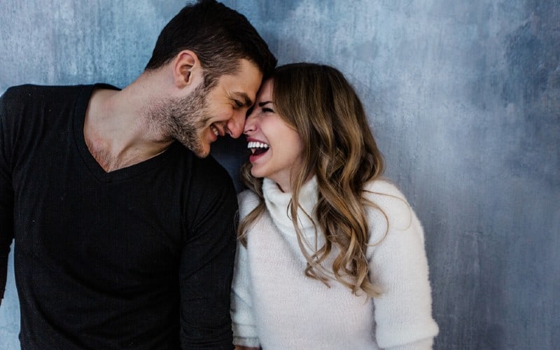 Happy man and woman tounching each others forehead