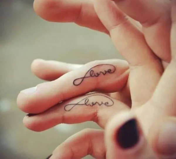 simple matching finger tattoos for couples