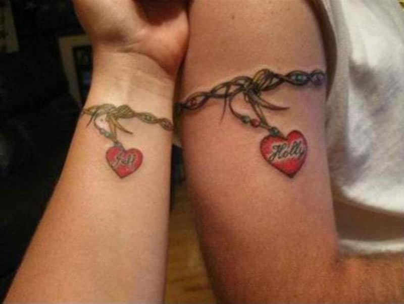 Tatuaggi personalizzati con cuore abbinato
