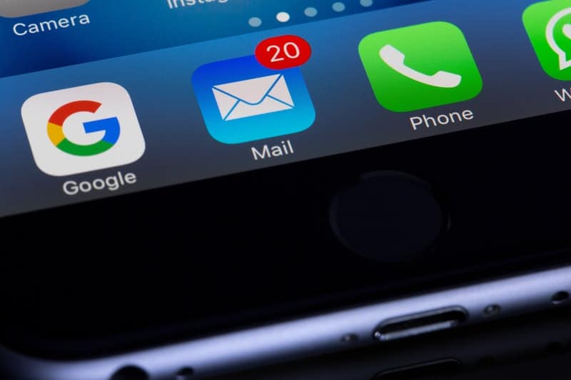 icona delle applicazioni allineata nella parte inferiore dello schermo dello smartphone