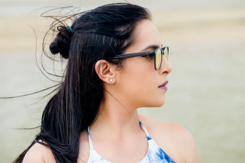 woman with eyeglasses looking to her left