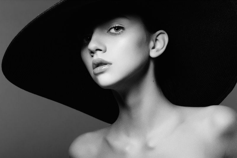 woman with big hat posing in focus photography 