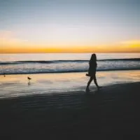 woman sets the beach