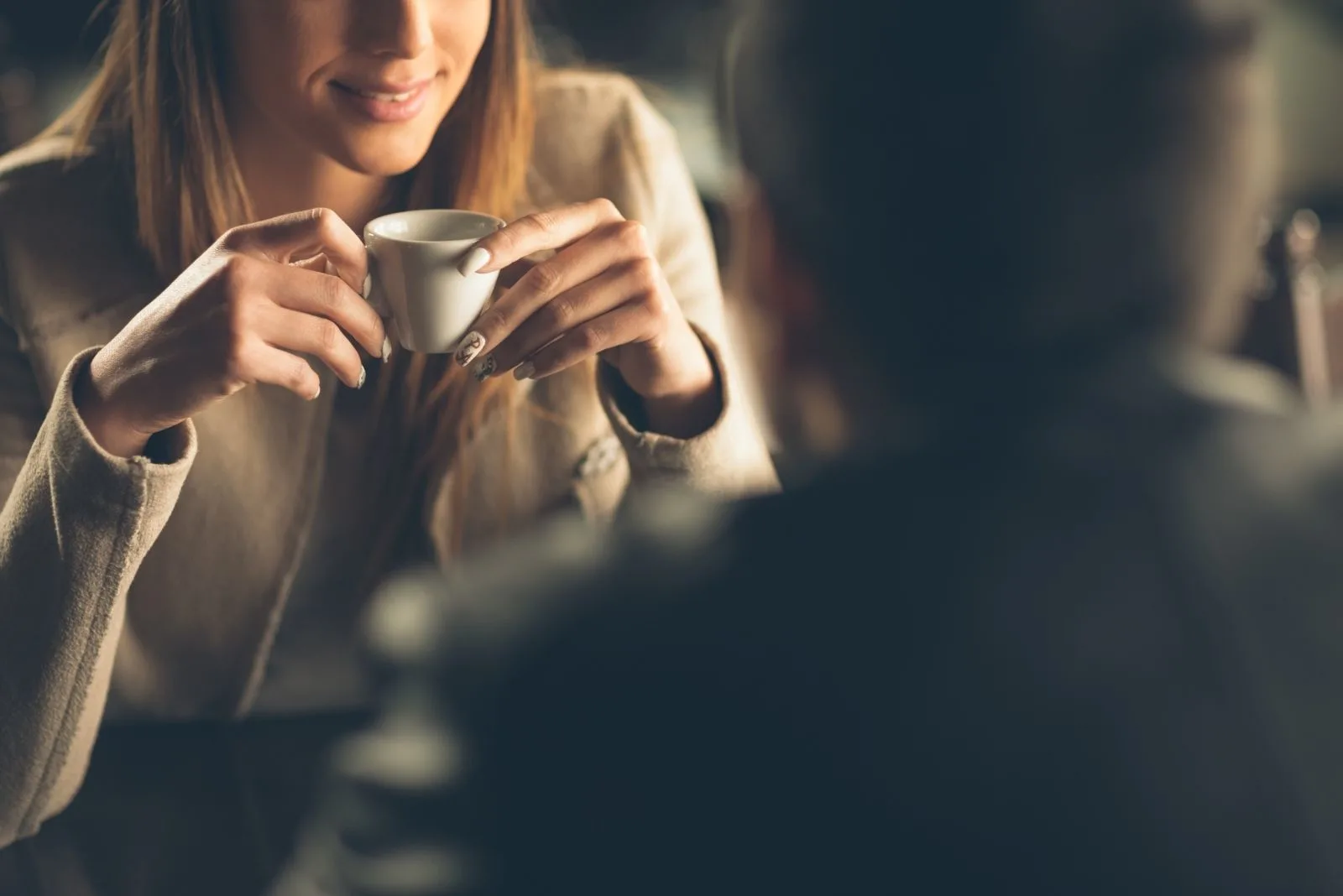 cropped image of a dating couple in coffee bar 