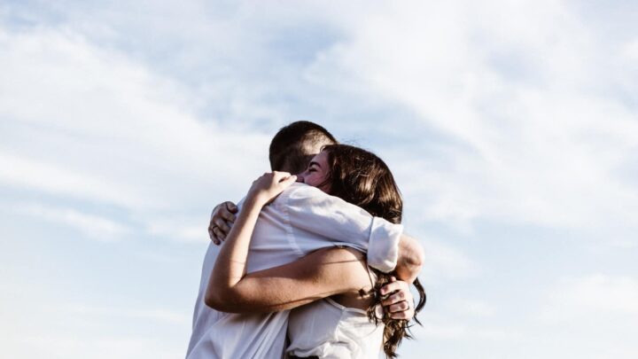 The Power Of Hugs – Why You Should Get (And Give) More Hugs