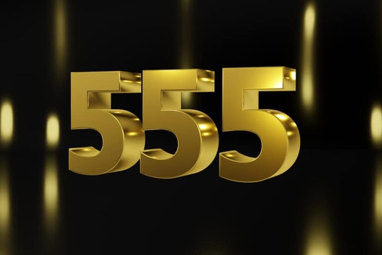 número 555 sobre fondo negro