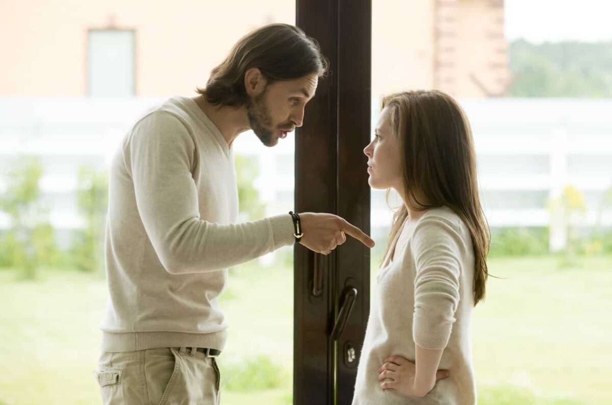 7 Alarming Signs Your Partner is Passive Agressive