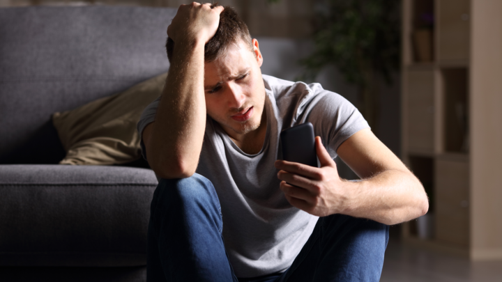 Cómo hacer llorar a un chico por SMS con 140 mensajes de amor