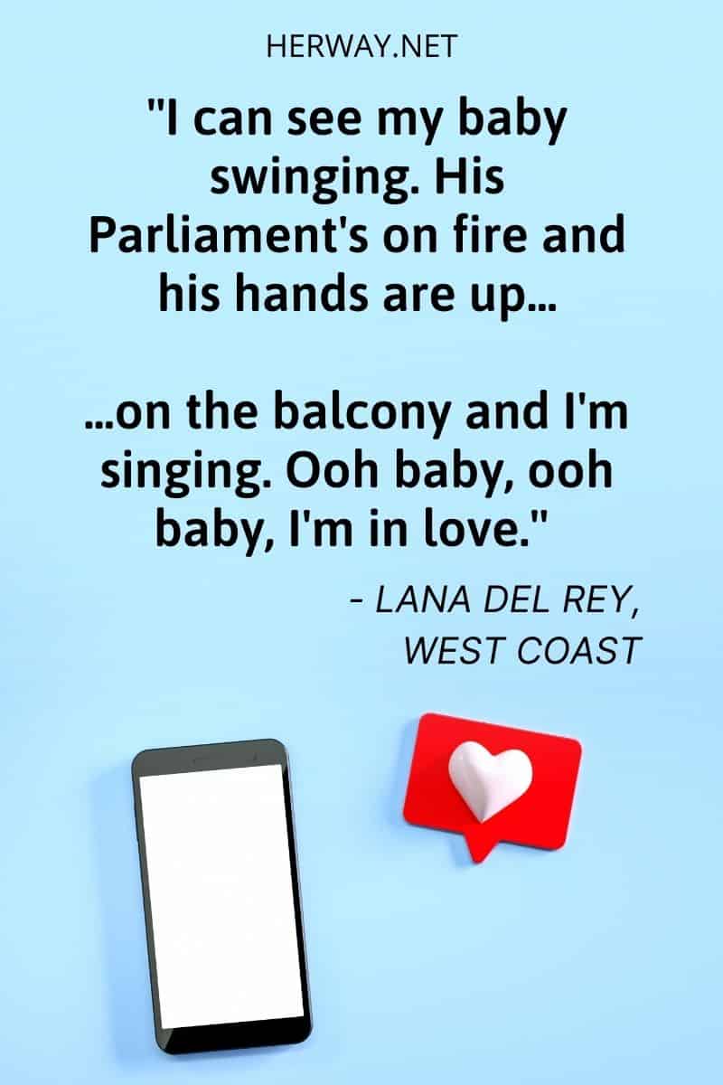 ''Puedo ver a mi bebé balanceándose. Su Parlamento está en llamas y sus manos están arriba - en el balcón y estoy cantando. Ooh baby, ooh baby, estoy enamorado.''