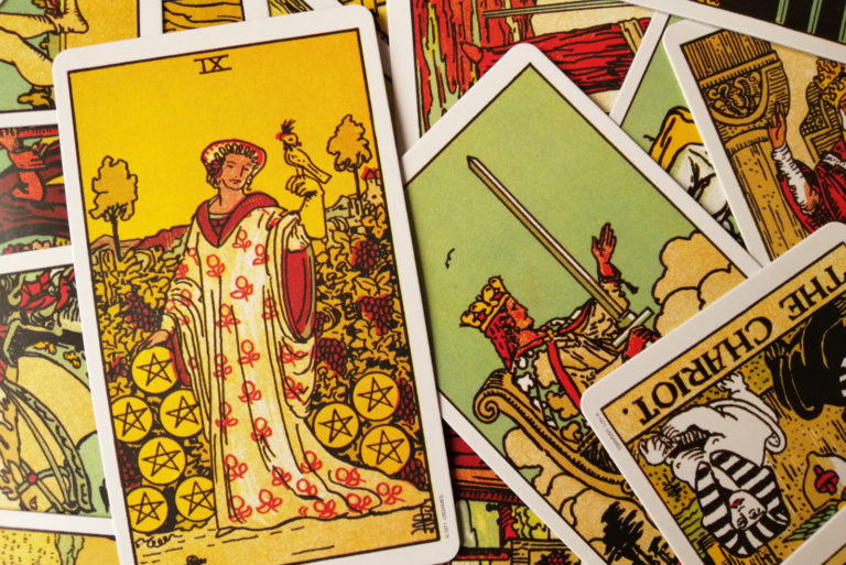 nove de pentáculos carta de tarô