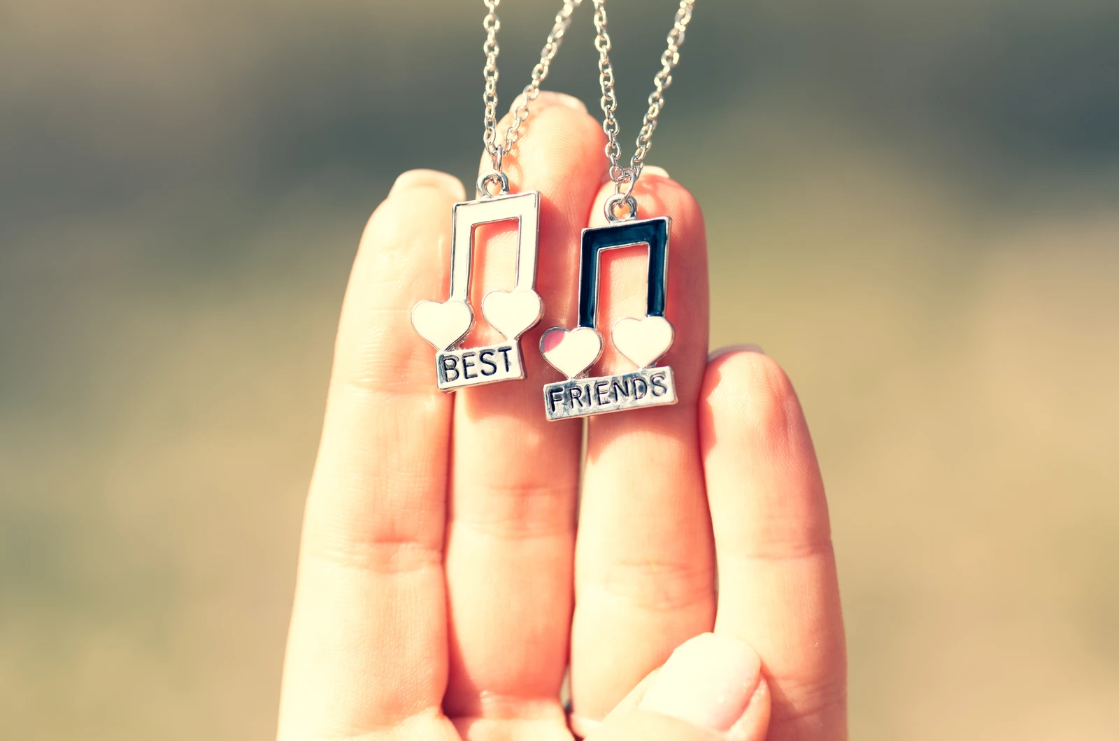 Pendant set of best friends two colors musical notes necklace
