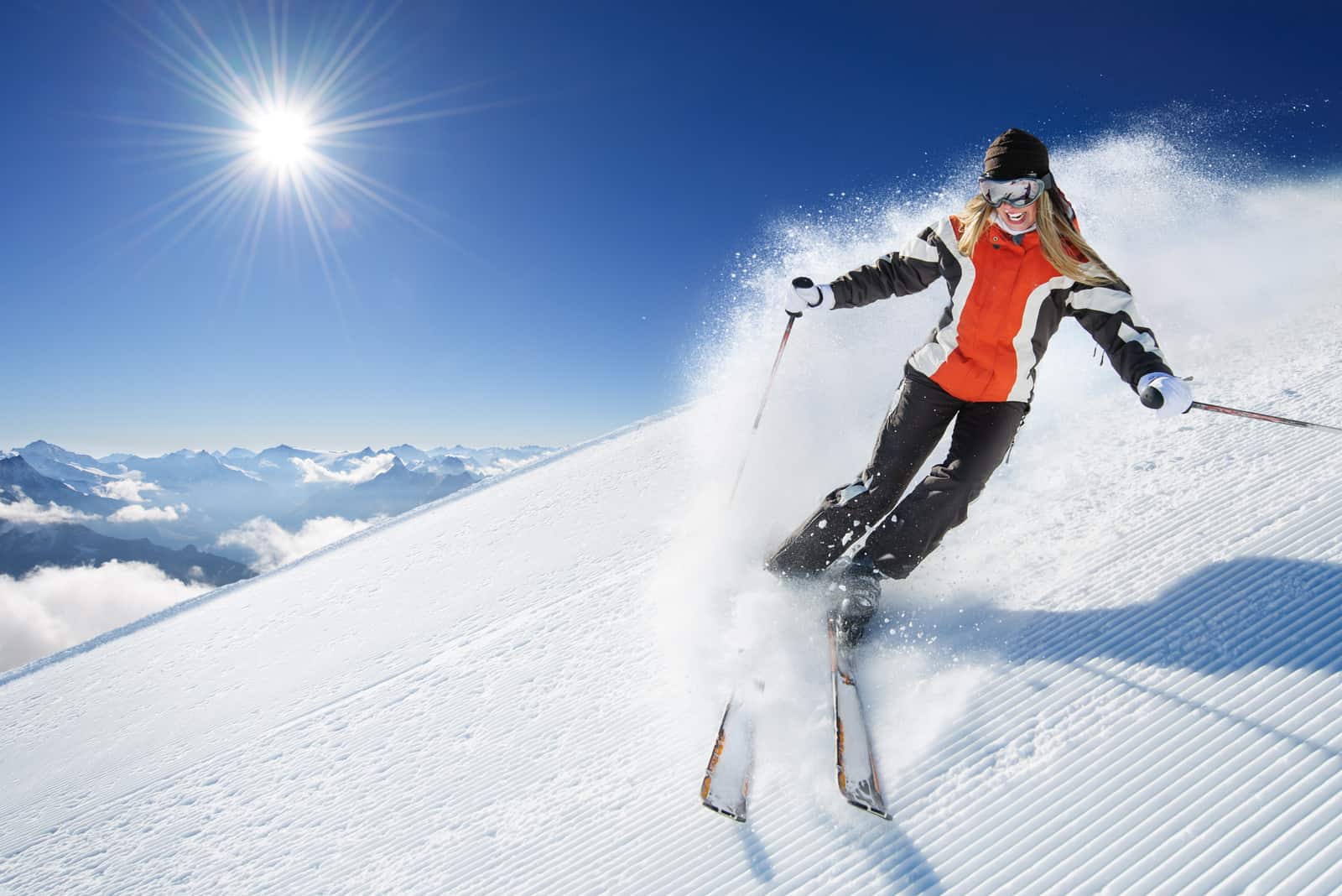 mujer esquiando en la nieve