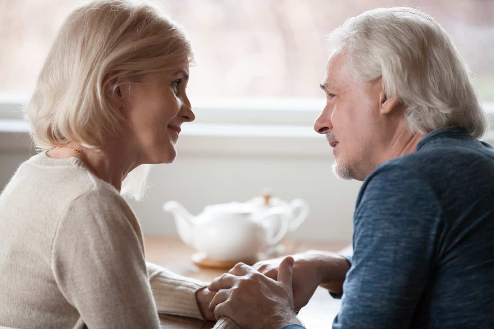 First Relationship After Being Widowed: 11 Tips To Make It Work