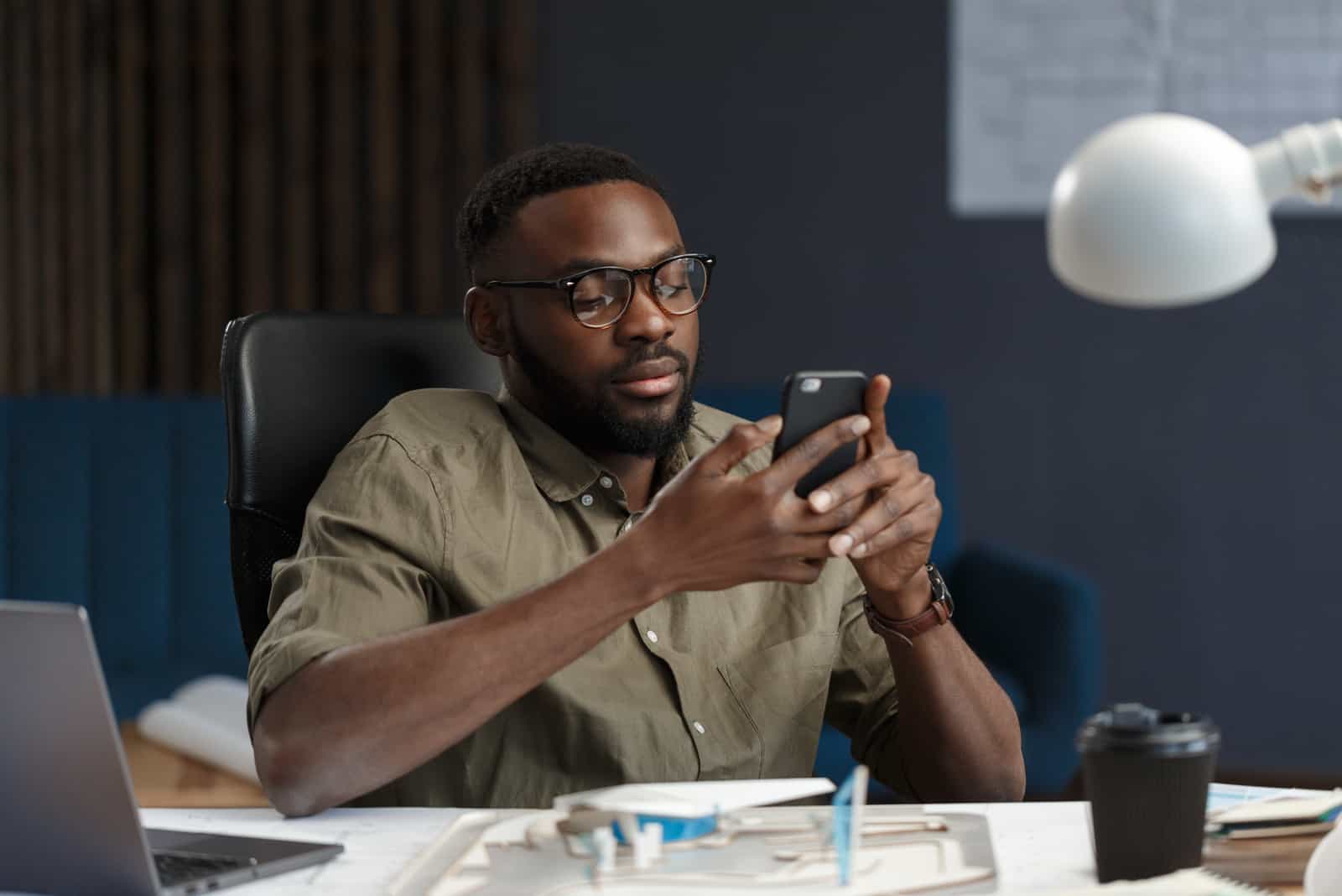 man making a break while working to text a girl